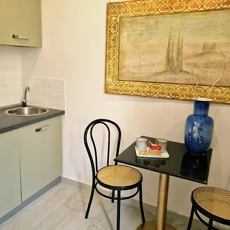 Pitti بيت ضيافة فلورنس